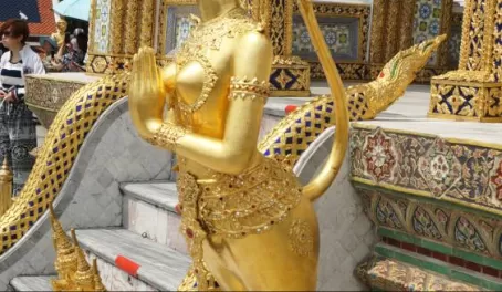 Exploring the ornate Bangkok temple statues