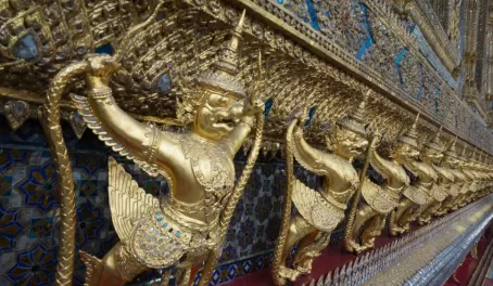 Exploring the ornate Bangkok temple statues