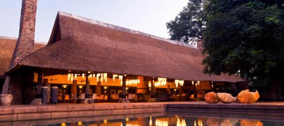 Mfuwe Lodge and pool