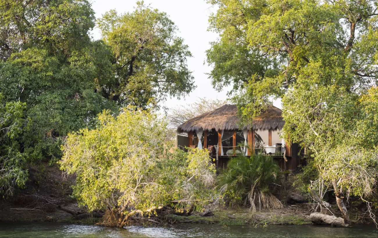 Mukambi Safari Lodge set over the river