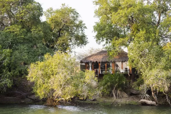 Mukambi Safari Lodge set over the river