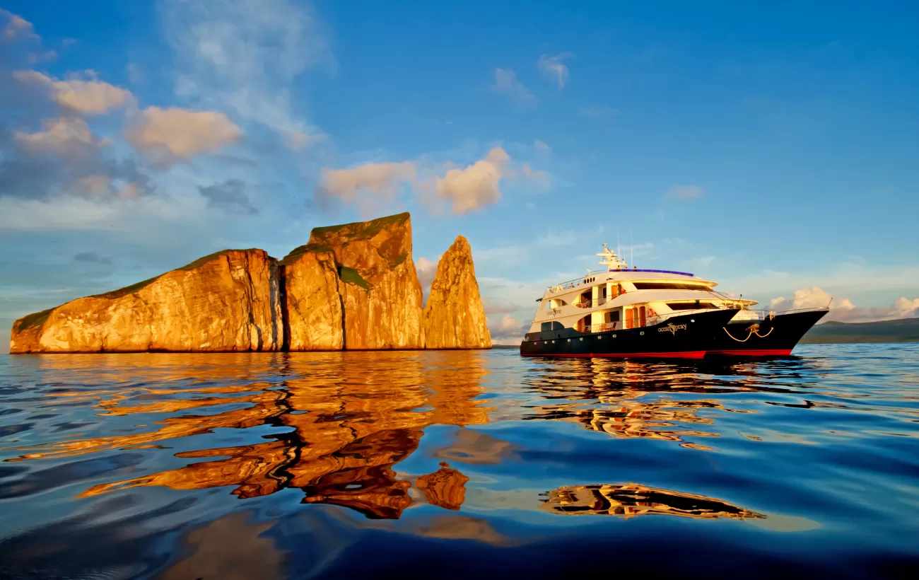 small boat tours galapagos islands