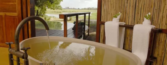 Honeymoon Suite bathtub