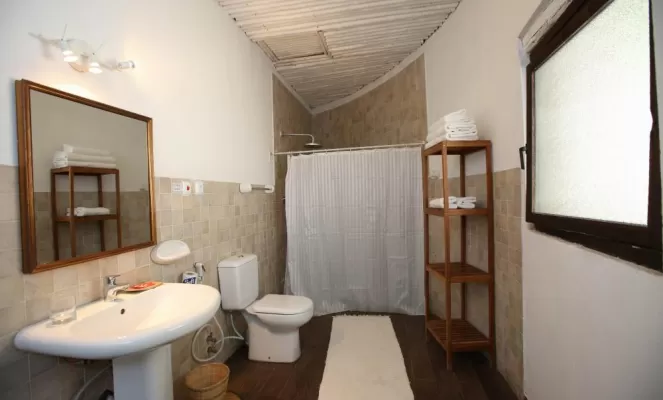 Bungalow Bathroom at Mayleko Lodge