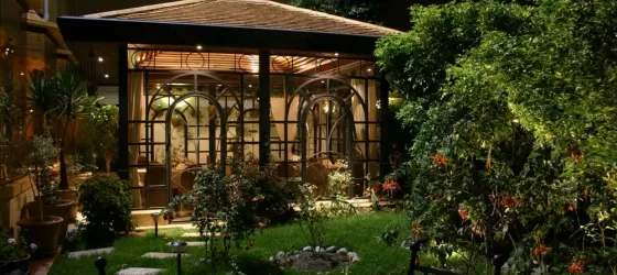 Mansion Alcazar garden at night