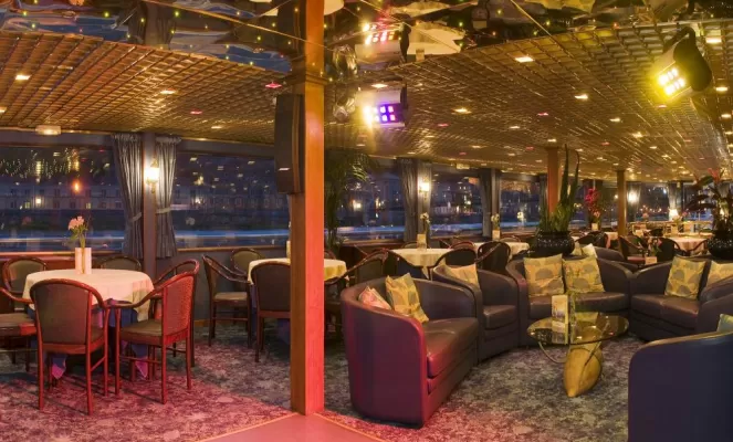Lounge-bar on the MS Mistral