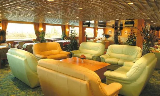 Lounge-bar on the MS Infante Don Henrique