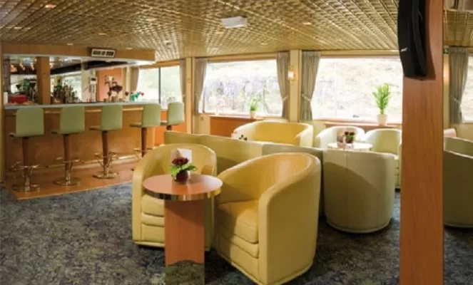 Lounge-bar on the MS Vasco de Gama