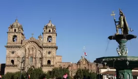 Cathedral and fountain in Cusco's Plaza de Armas