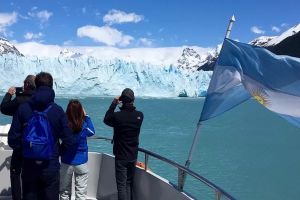 View incredible glaciers aboard the MV Santa Cruz