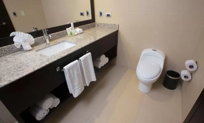 Wyndham Quito Airport bathroom
