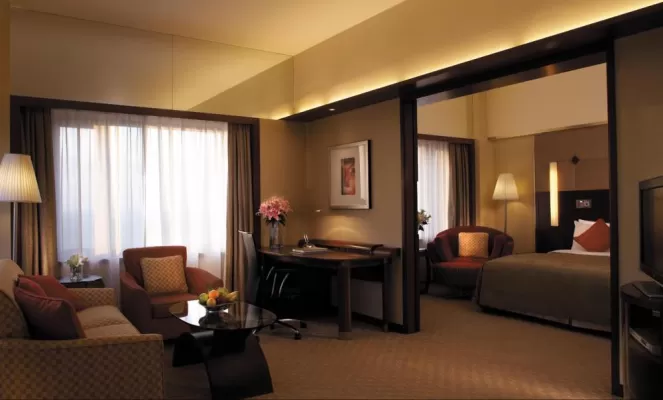 Shangri-La Hotel room