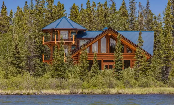 Luxury Lodges in British Columbia with Wilderness Experiences