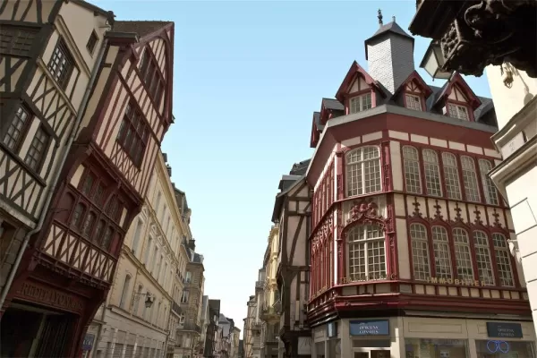 Stroll around the streets of Rouen