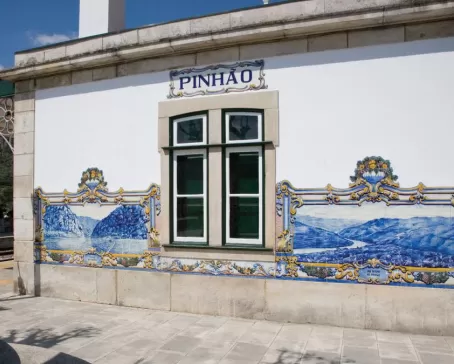Visit the town of Pinhao, in the heart of the beautiful Douro Valley