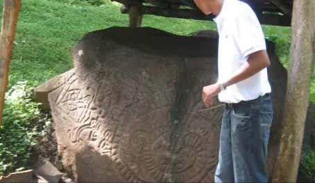 our guide, explaining the petroglyphs
