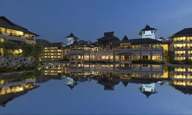 Night view of the Le Meridien Chiang Rai Resort