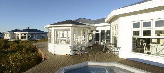 Outdoor hot tub with sweeping views
