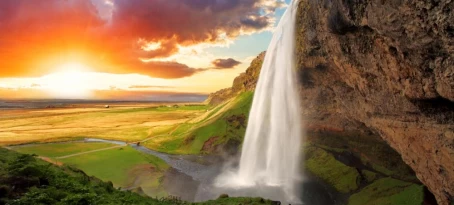 The stunning Seljalandsfoss in Iceland