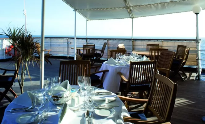 Outside dining aboard the Island Sky