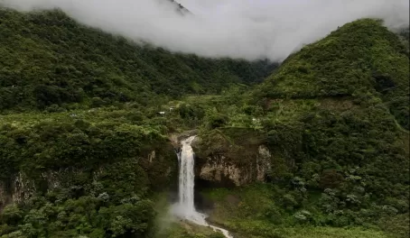 Tarabita Falls in Baños