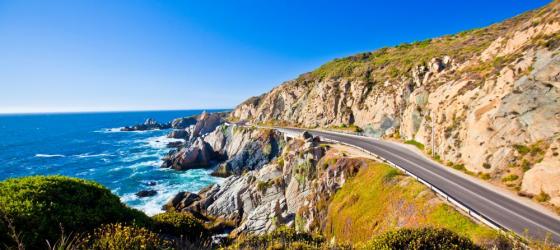 Road along coastline of Valparaiso