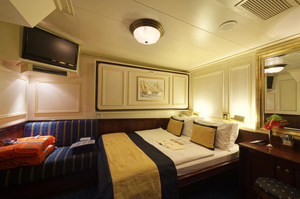 royal clipper cruise ship cabins