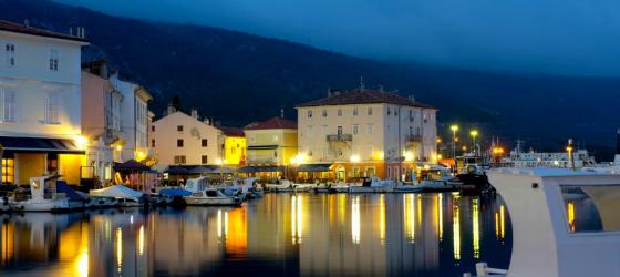 Cres by night
