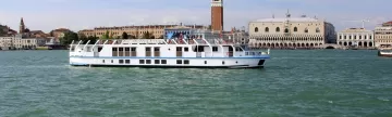 La Bella Vita cruising in Venice