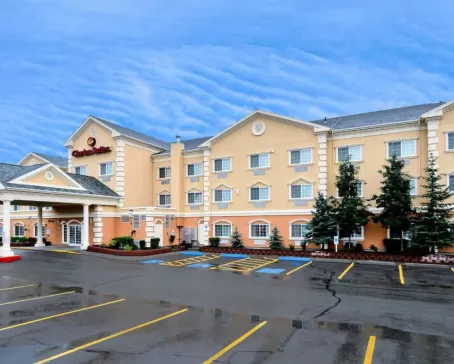 Exterior of the Clarion Suites