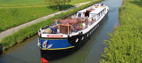 Admire beautiful landscapes aboard the L'Art de Vivre