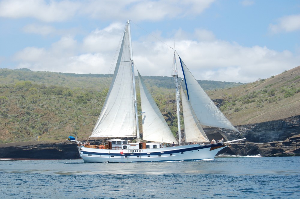 sailboat cruises in the caribbean