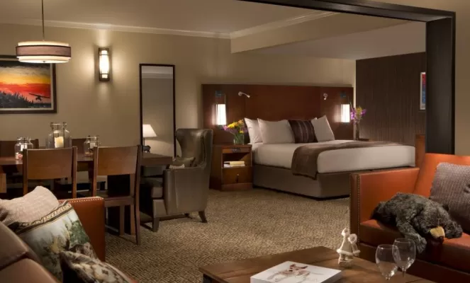 The Lakefront Anchorage Suite