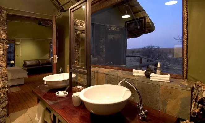 Freshn up in your modern and clean bathroom at Ongava Lodge