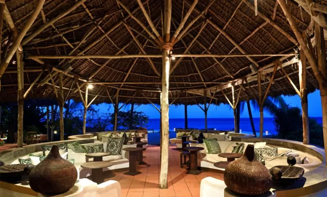 The rustic beach lounge at Shooting Star Lodge
