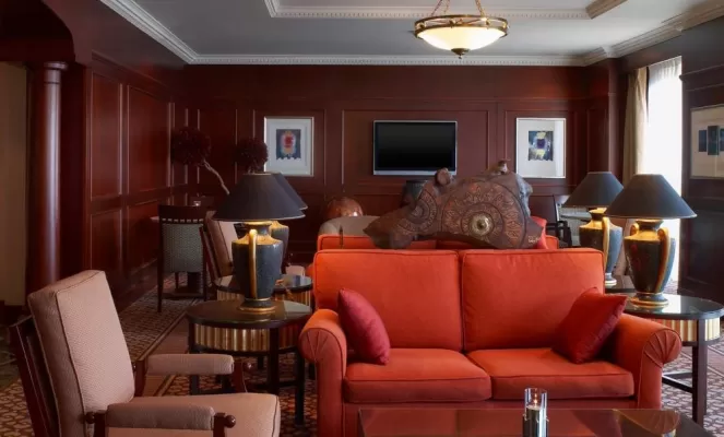 Executive Suites enjoy this Executive lounge