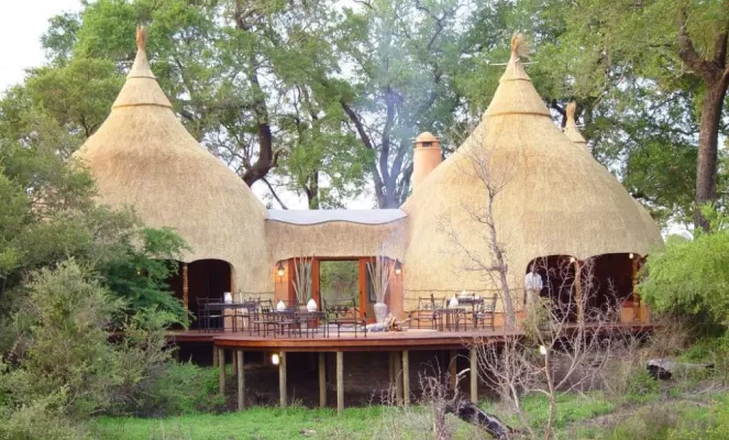 Hoyo-Hoyo Safari Lodge