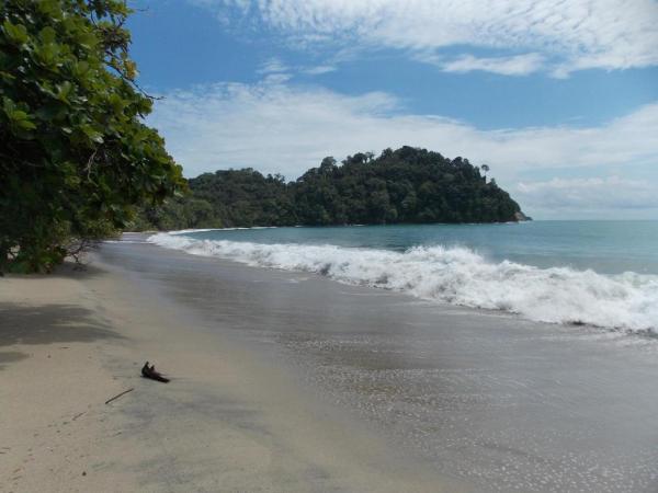 Playa Espadilla - Relax By Manuel Antonio On A Costa Rica Trip