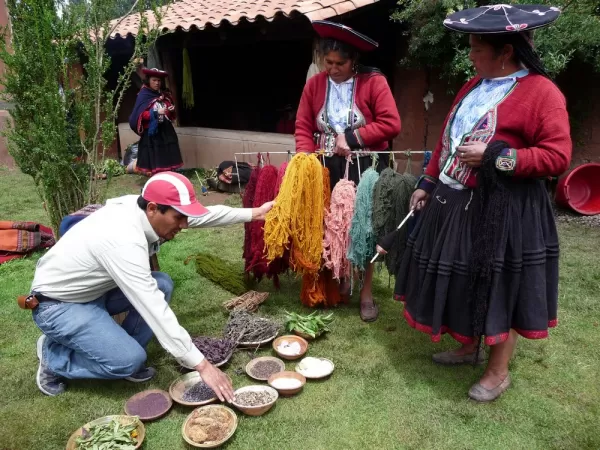 Guide Ayul explains how to get the different colors