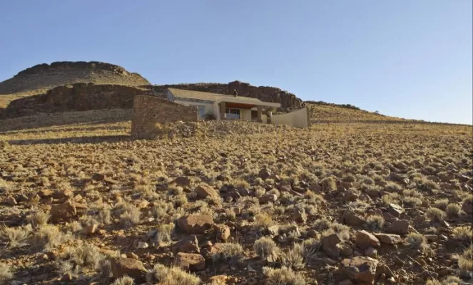 A chalet blends in with the surrounding desert