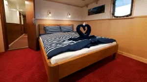 Double bed with windows
