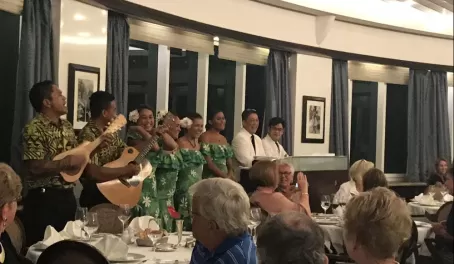 Surprise dinner performance from Les Gauguines