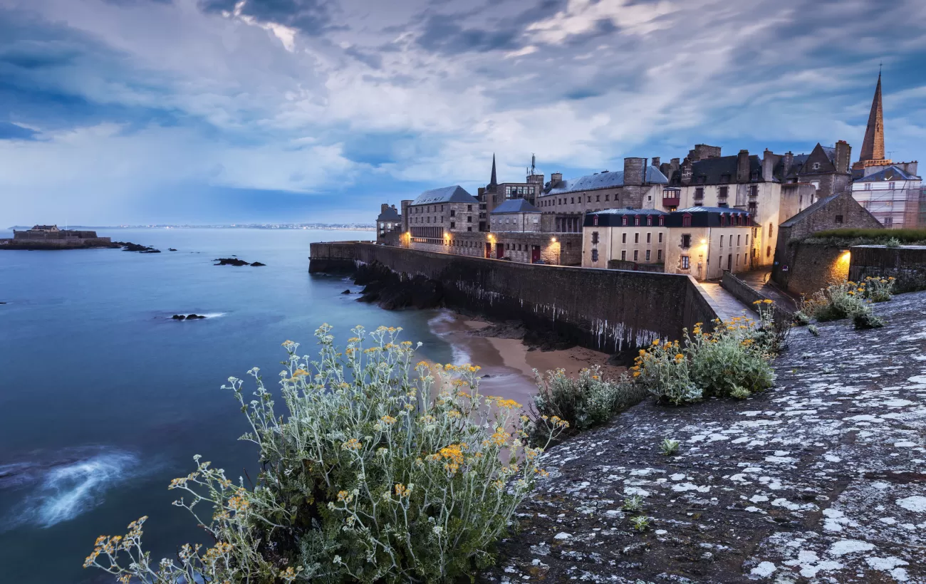 https://files.adventure-life.com/13/70/90/st-malo/1300x820.webp