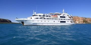 Best South Pacific Small Cruise Ships Boats Yachts