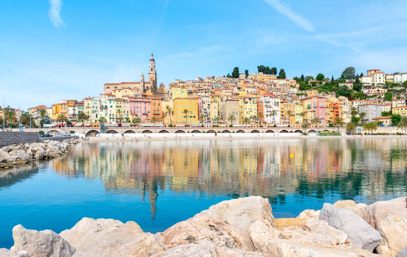 Relax by the sea in sunny Nice