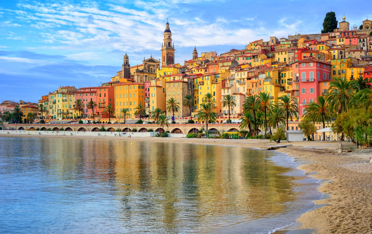 Relax by the sea near colorful Nice