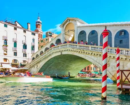 Discover distinctive Venetian architecture