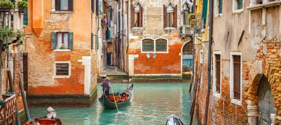 Discover Venetian secrets on a gondola tour