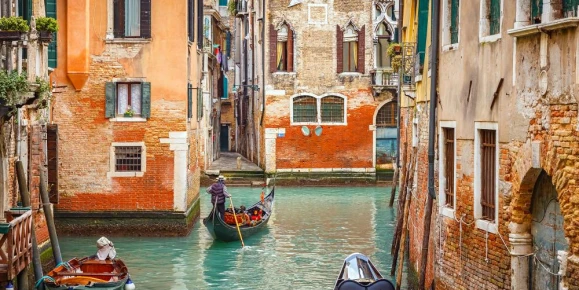 Discover Venetian secrets on a gondola tour