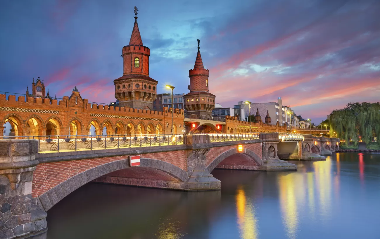 Cross the famous Oberbaum bridge